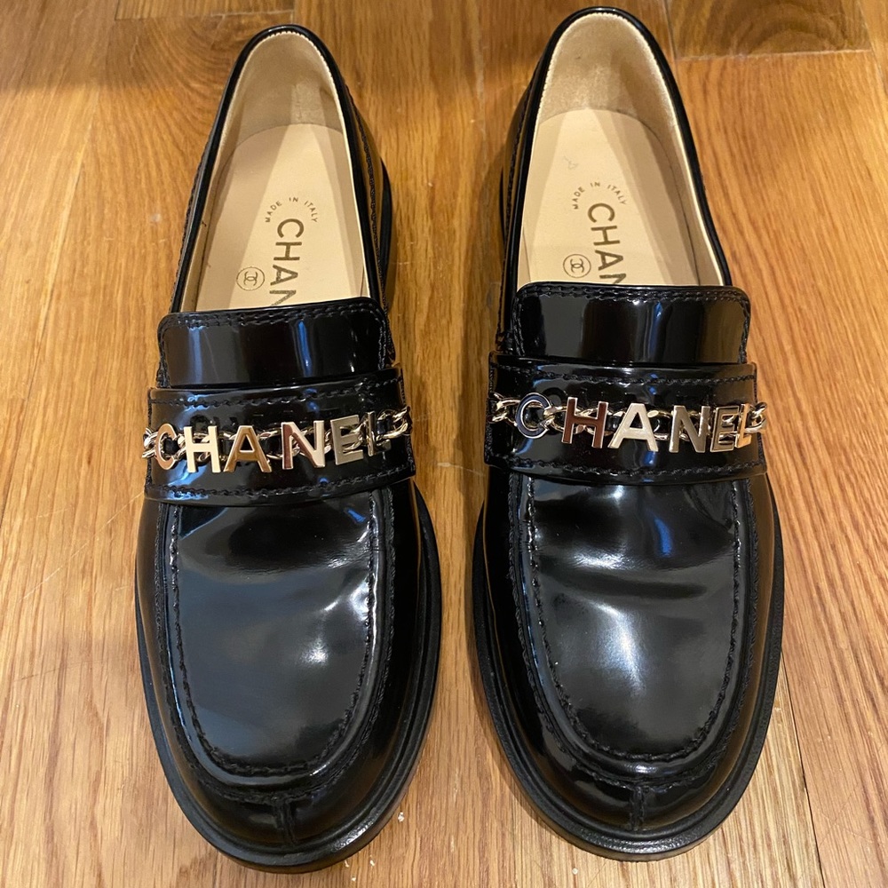 CHANEL Shiny Calfskin Loafers ‘22